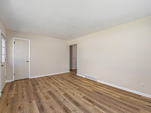 4th image of 3662 Hazelwood Ave SW