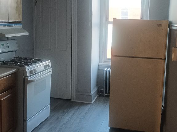 5th image of 902 Douglass St Floor 3