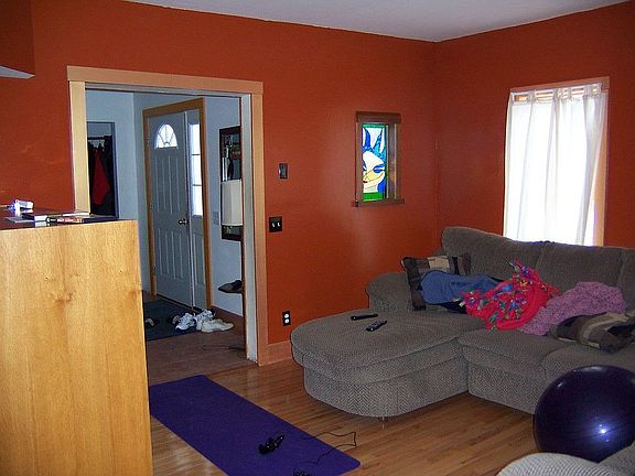 3rd image of 32 Brookside Dr