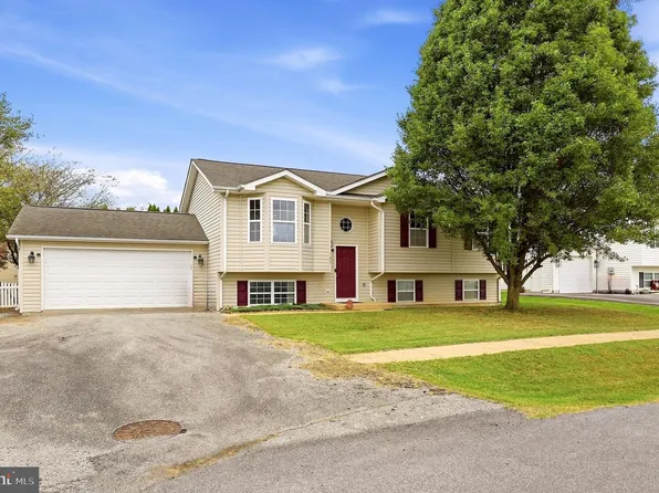 105 Brin Dr, Ranson, WV 25438