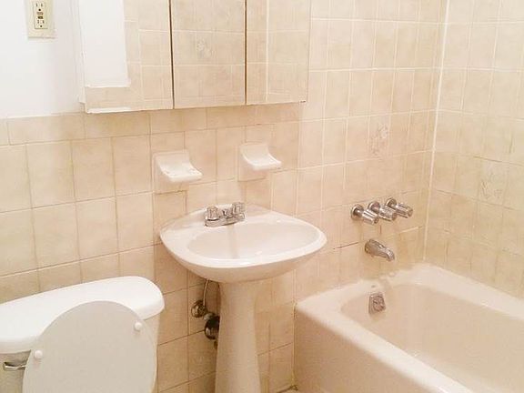 5th image of 419 14th St APT 3R
