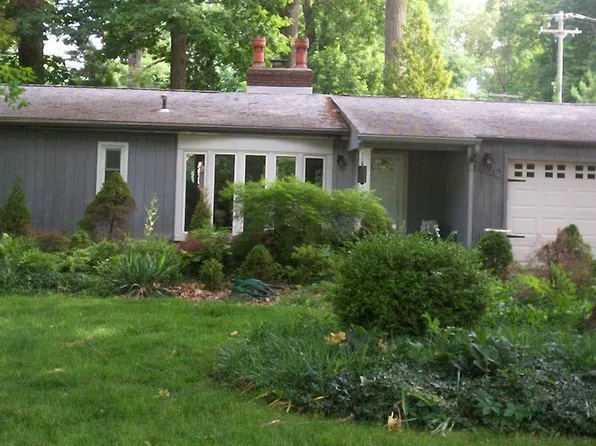 9020 Bellevue Rd, Grosse Ile, MI 48138