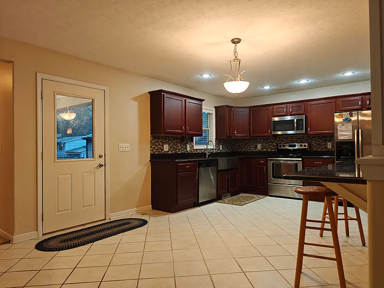 227 Schilling St — Photo 3