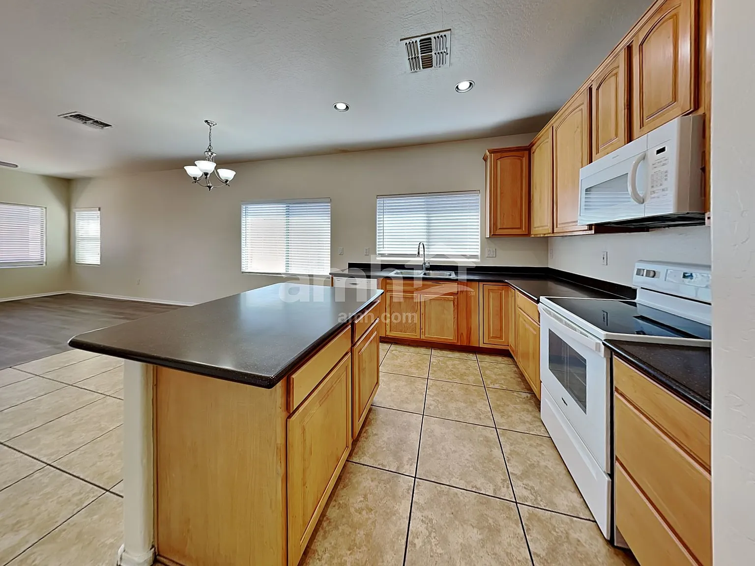 4 bed, 2.0 bath, 2011 sqft, $2,135 — Photo 3
