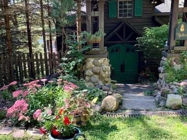 3163 Rocky Falls Cir, Skaneateles, NY 13152