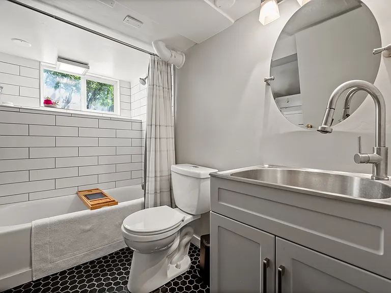 1114 E Wilson Ave S — Photo 15