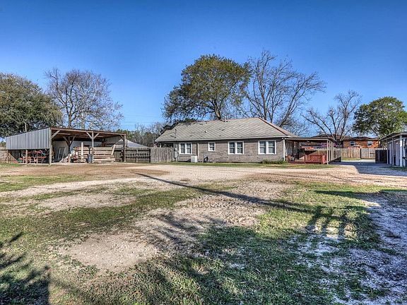 4th image of 803 S Houston Ave
