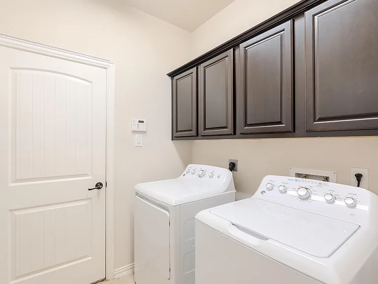14 Arrowfeather Pl — Photo 35