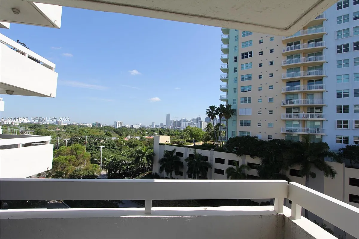 Building Photo - 2501 Brickell Ave #804