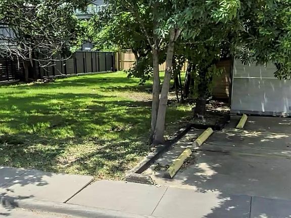 3rd image of 2230 Richmond Ave