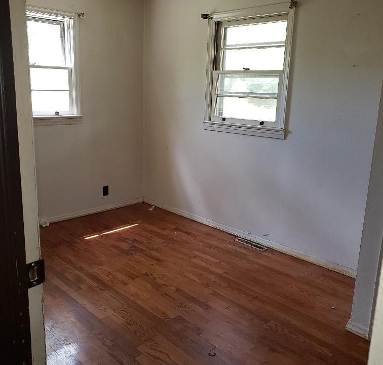 2nd image of 2622 The Great Rd