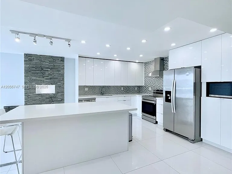 19390 Collins Ave #907 — Photo 3