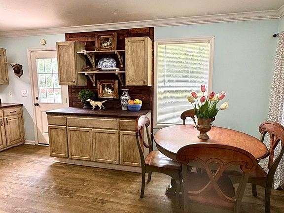 2nd image of 215 Hardwood Hills Dr