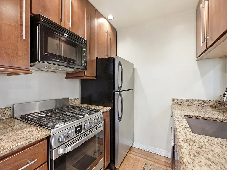 245 3rd St #1 — Photo 9