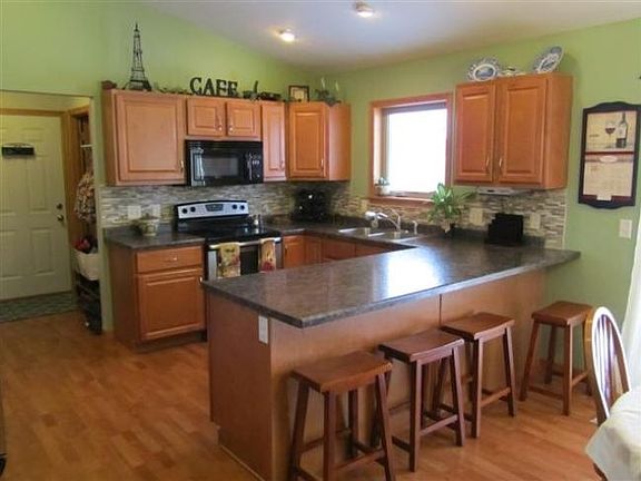 4th image of 479 Crowfoot Ave