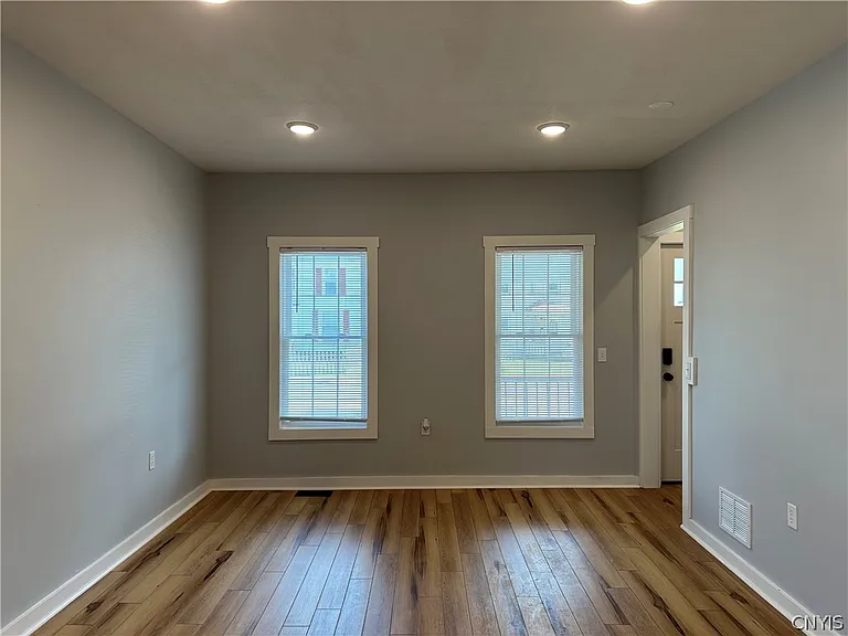 128 Caroline Ave — Photo 18