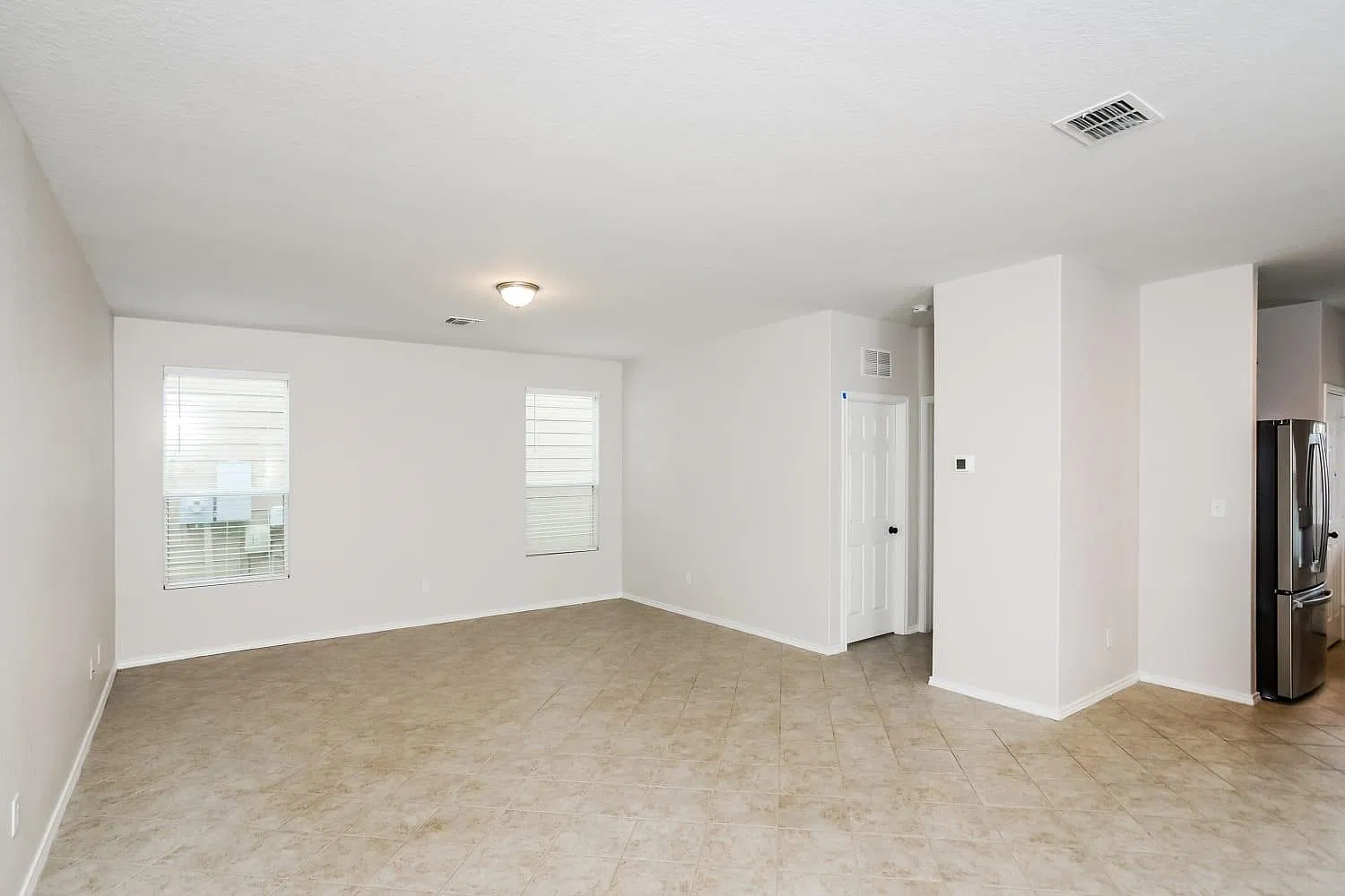 3 bed, 2.5 bath, 2040 sqft, $1,595 — Photo 2