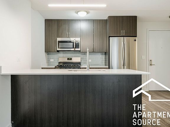 3rd image of 1325 N Wells St #307