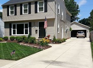 21280 Beachwood Dr, Rocky River, OH 44116