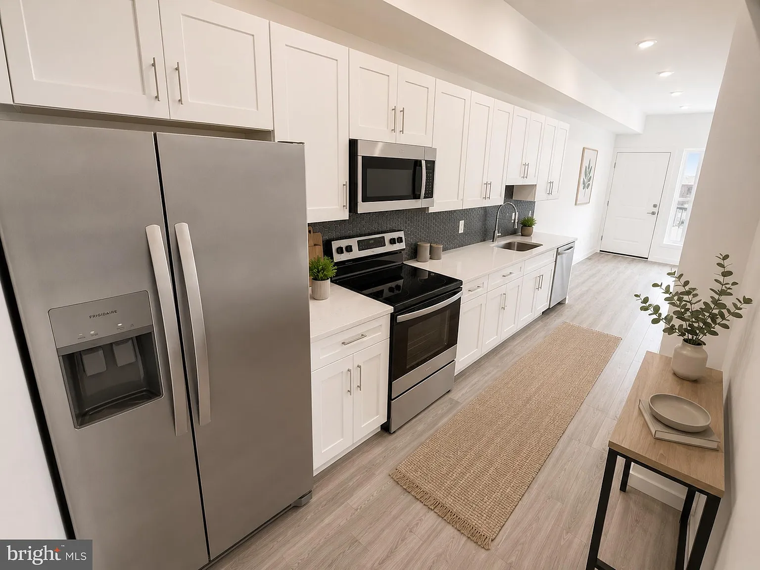 3 bed, 3.0 bath, 1625 sqft, $2,200 — Photo 2