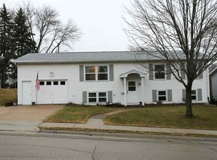 3463 Dove St, Dubuque, IA 52002