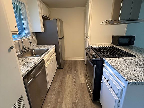 3rd image of 5612 Hillsdale Blvd APT A