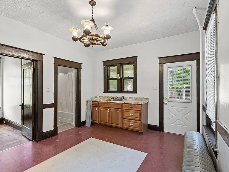 320 Saratoga St #1 — Photo 15