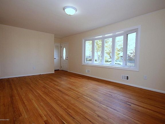 4th image of 609 Spray Ave