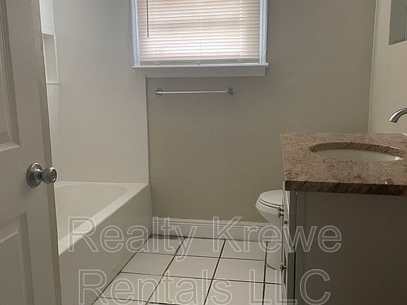 4th image of 5019 Oak Dr