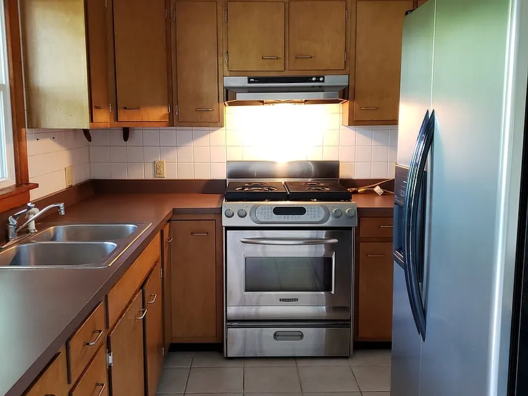 1607 Cornell Dr — Photo 3