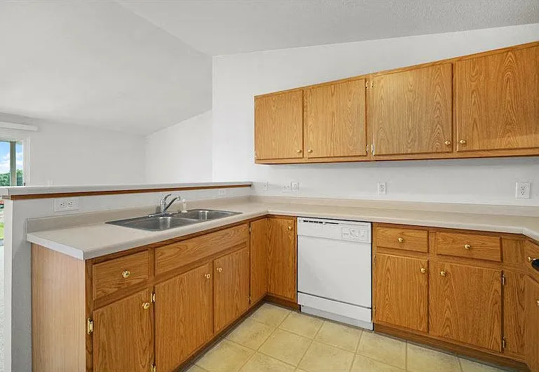 HILLTOP PARK APARTMENTS — Photo 1