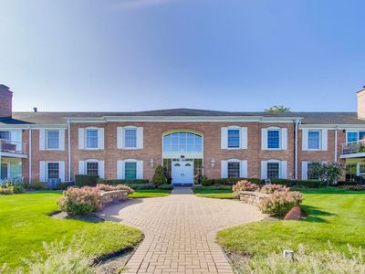 124 Carriage Way Dr APT 212B, Willowbrook, IL, 60527