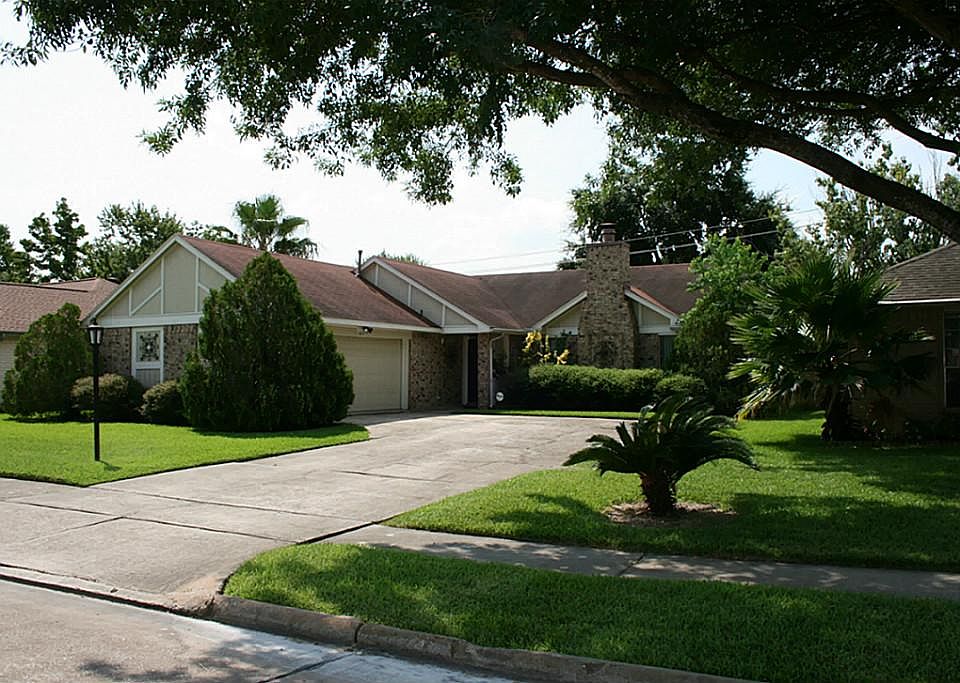 1st image of 10832 W Mulberry Dr