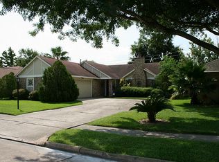 10832 W Mulberry Dr, La Porte, TX 77571