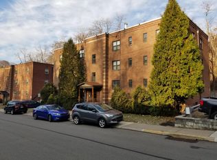 310 Greenlee Rd APT 9, Brentwood, PA 15227