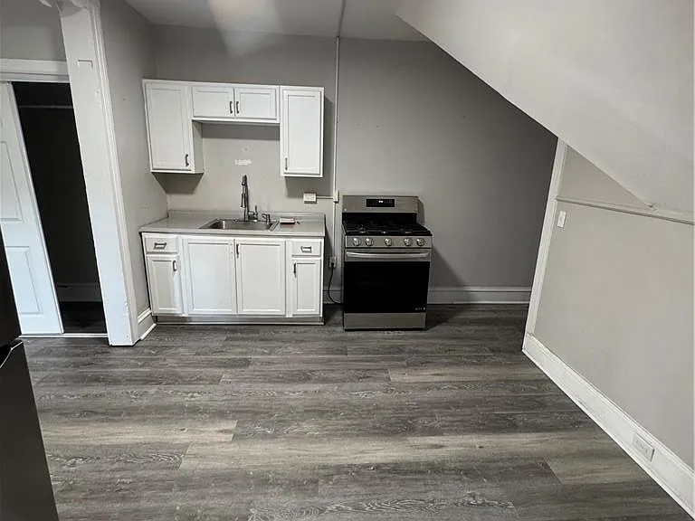 83 Dana St — Photo 3