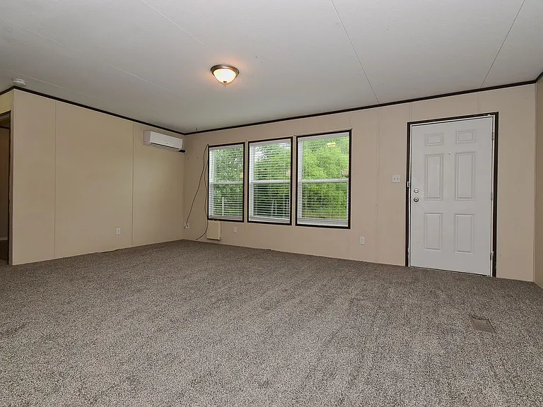 550 Quail Run Cir — Photo 4