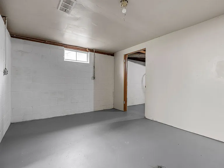 314 Warford St — Photo 17