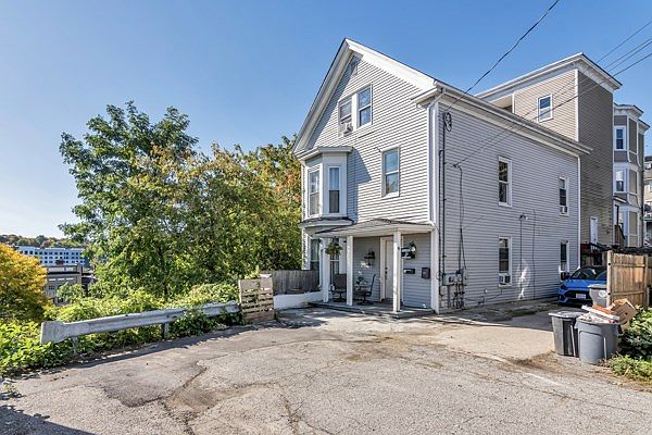 1st image of 4 Avon Pl