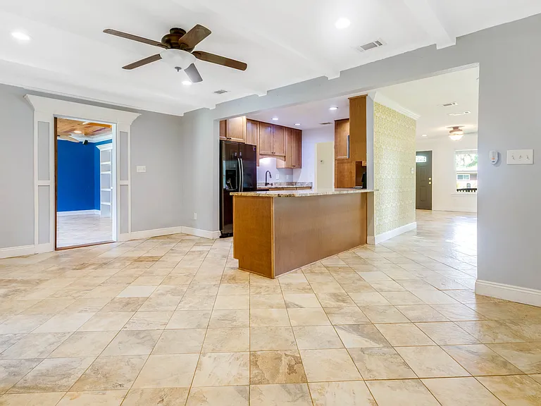 308 Hollywood Blvd SE — Photo 11