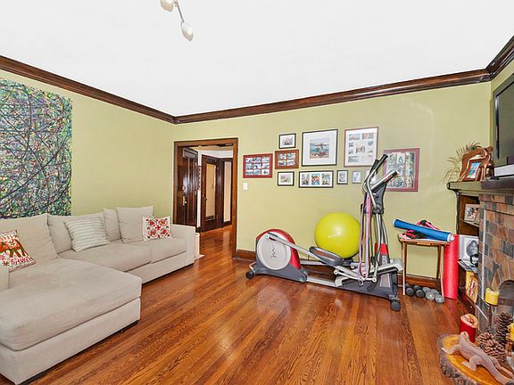 5th image of 3314 N Oakley Ave #2