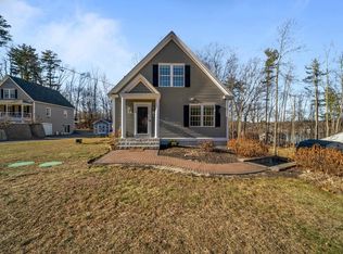 11 Hilltop Ln, Hampstead, NH 03841