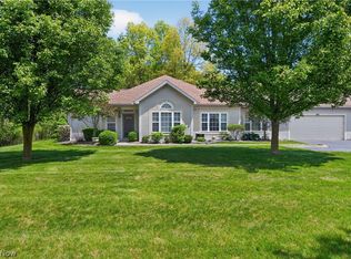 15 Hunters Woods Blvd #B, Canfield, OH 44406