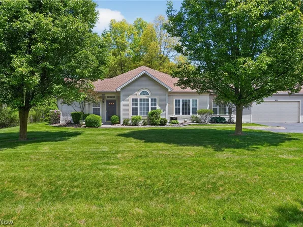 15 Hunters Woods Blvd #B, Canfield, OH 44406