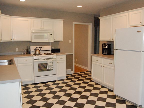 3rd image of 1514 Oliver Ave N