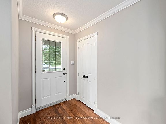 5th image of 22697 Adelaide Rd