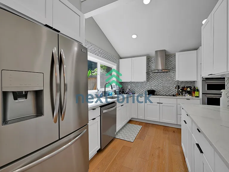 11810 NE 75th St — Photo 9