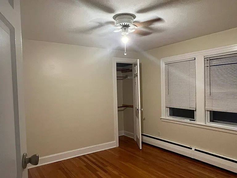 131 Seymour Ave — Photo 6