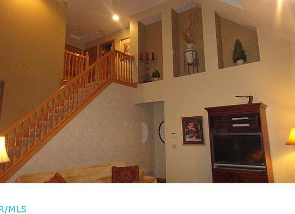 3rd image of 404 Braemer Ct