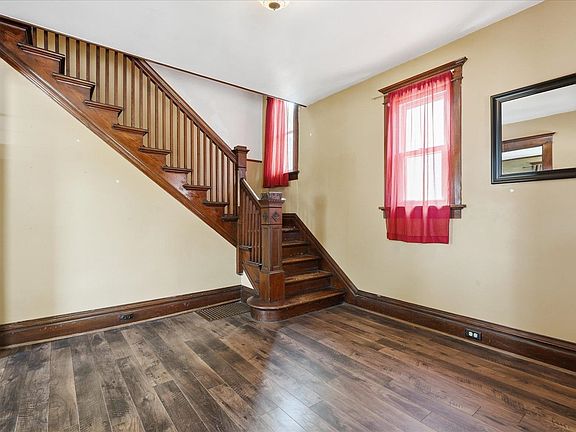 4th image of 312 Lowell St